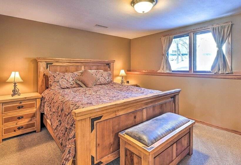 Lodge W/ Indoor Pool, Along Devil S Lake Park