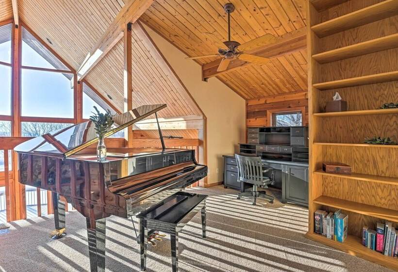 Lodge W/ Indoor Pool, Along Devil S Lake Park