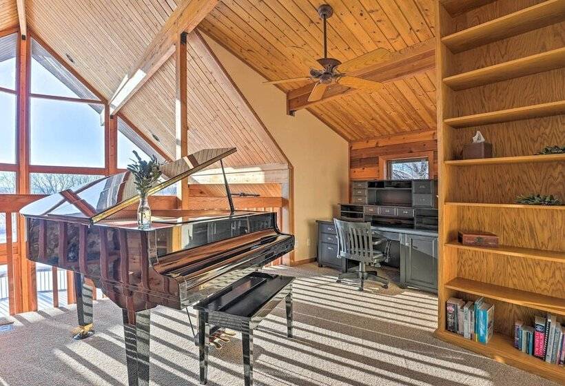 Lodge W/ Indoor Pool, Along Devil S Lake Park