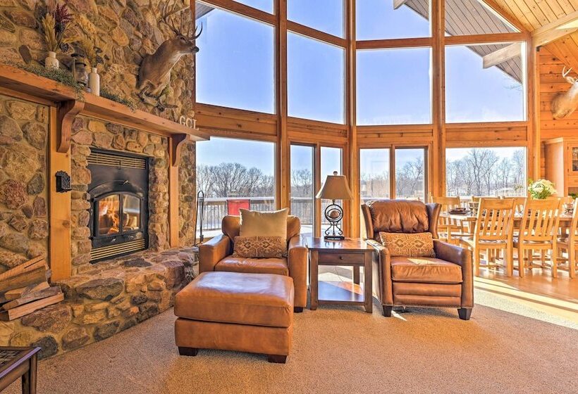 Lodge W/ Indoor Pool, Along Devil S Lake Park