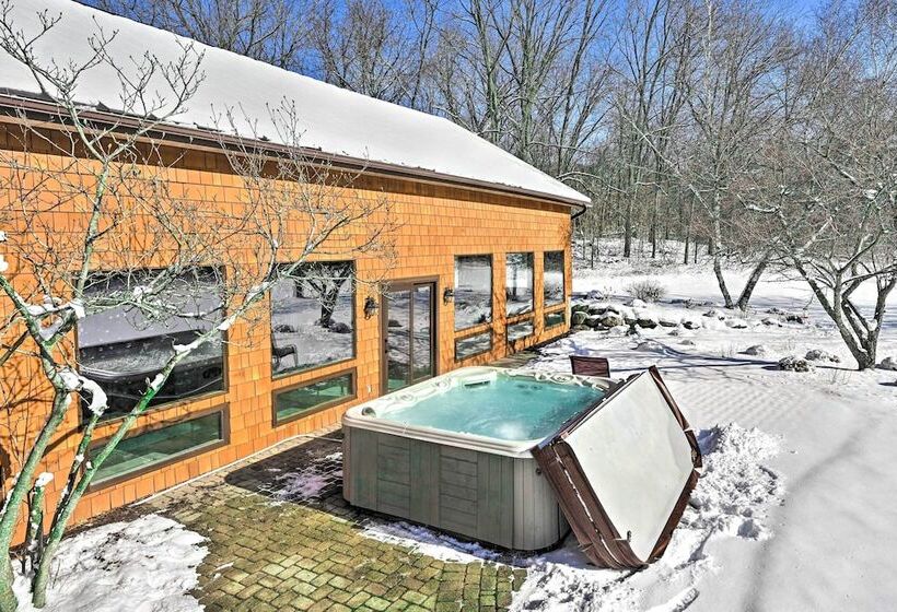 Lodge W/ Indoor Pool, Along Devil S Lake Park