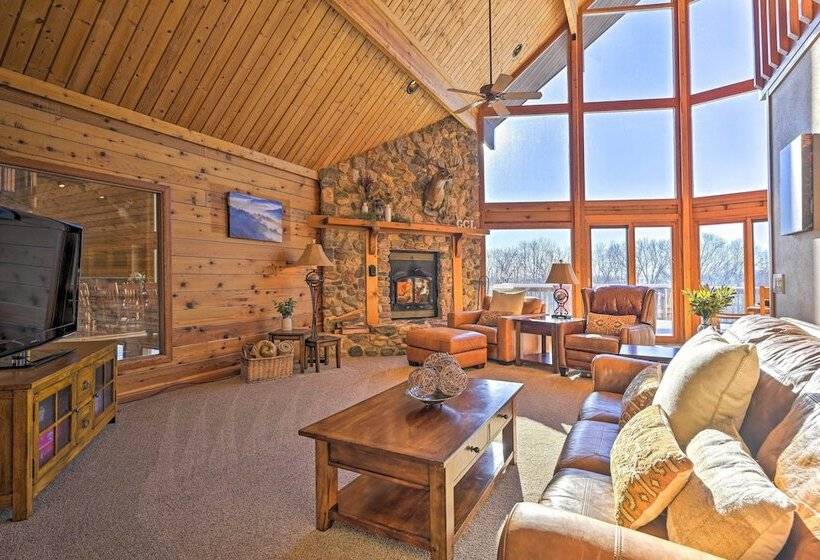 Lodge W/ Indoor Pool, Along Devil S Lake Park