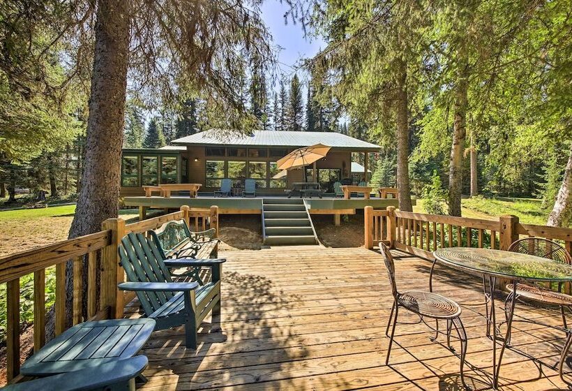 Loose Moose Lodge    31 Acres On Yaak River!