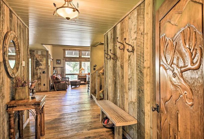Loose Moose Lodge    31 Acres On Yaak River!