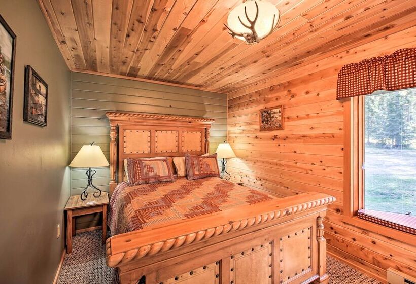 Loose Moose Lodge    31 Acres On Yaak River!