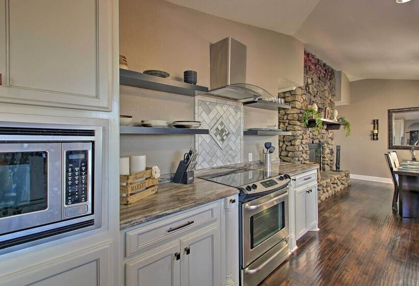 Hot Tub + Views: Waterfront Escape In Hot Springs