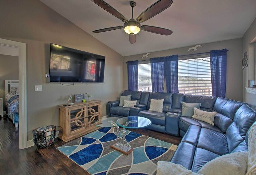 Hot Tub + Views: Waterfront Escape In Hot Springs