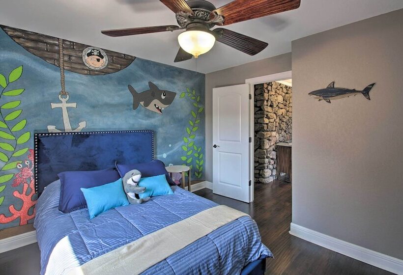 Hot Tub + Views: Waterfront Escape In Hot Springs