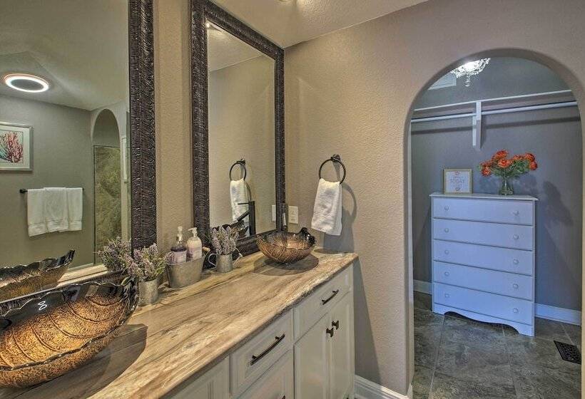 Hot Tub + Views: Waterfront Escape In Hot Springs