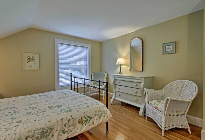 1/2 Mi To Beach: Lovely Guesthouse In Kennebunk!