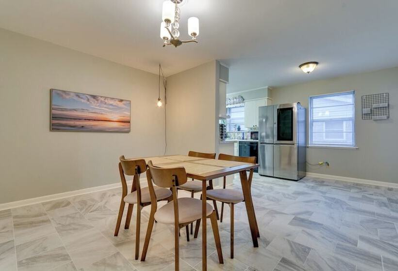 Lovely Little Rock Home W/ Fire Pit & Yard!