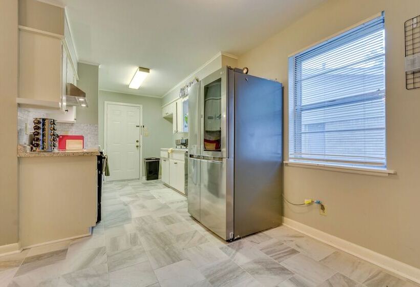 Lovely Little Rock Home W/ Fire Pit & Yard!