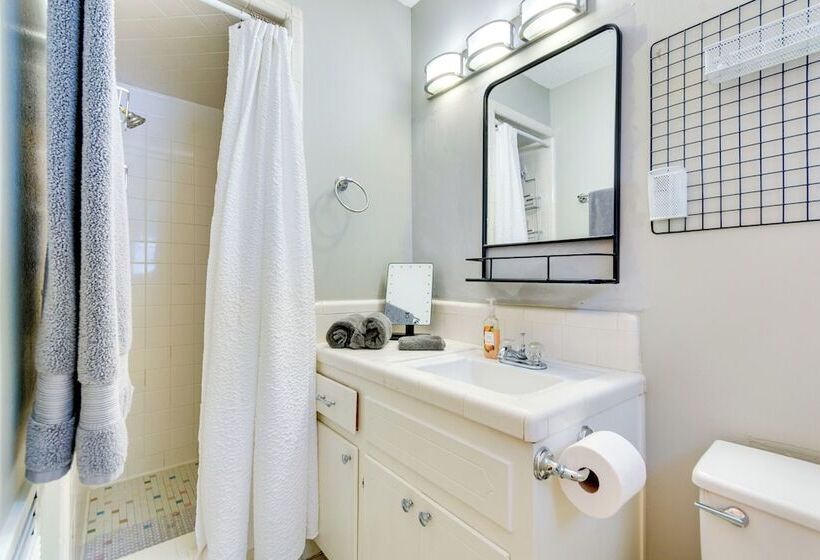 Lovely Little Rock Home W/ Fire Pit & Yard!