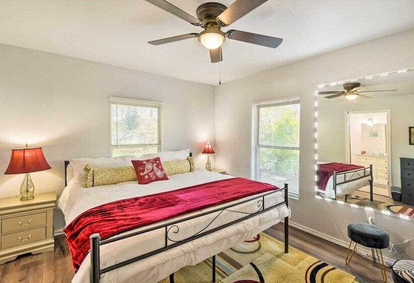 Lovely Historic Fort Worth Home W/ Deck