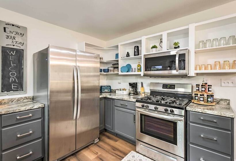 Lovely Historic Fort Worth Home W/ Deck