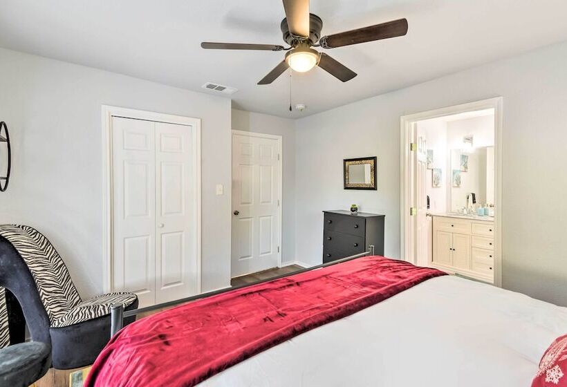 Lovely Historic Fort Worth Home W/ Deck