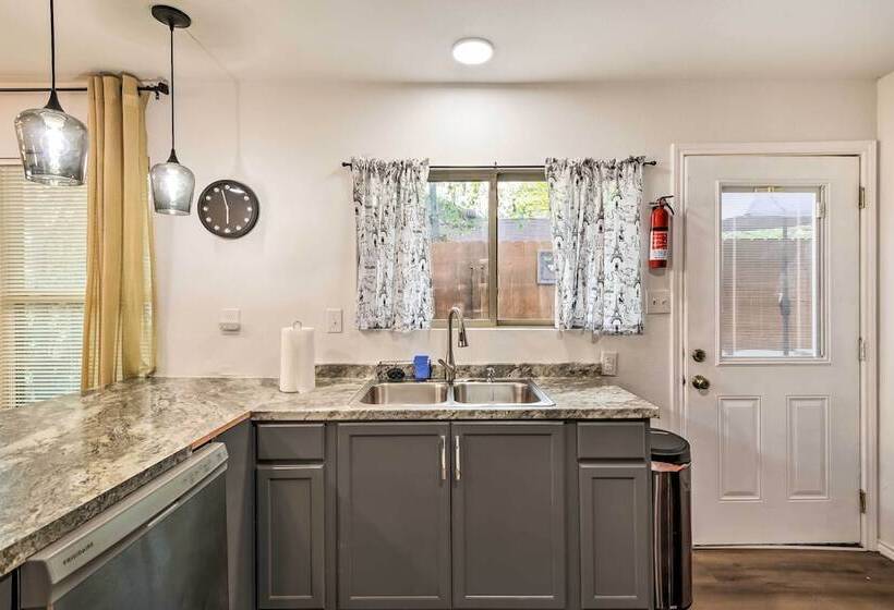 Lovely Historic Fort Worth Home W/ Deck