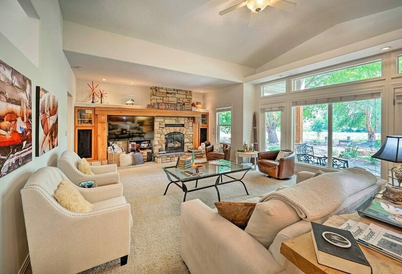 Luxe Boise Home W/ Patio: Golf, Hike, Explore
