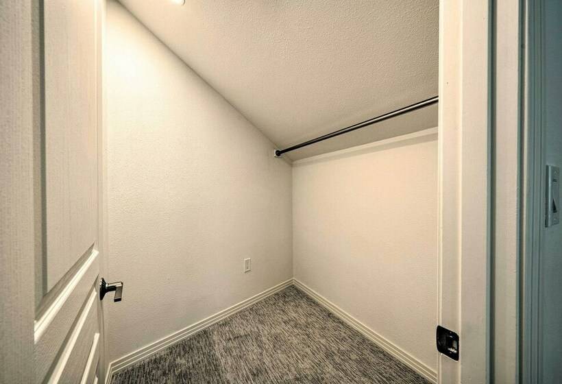 Luxe Boise Home W/ Patio: Golf, Hike, Explore