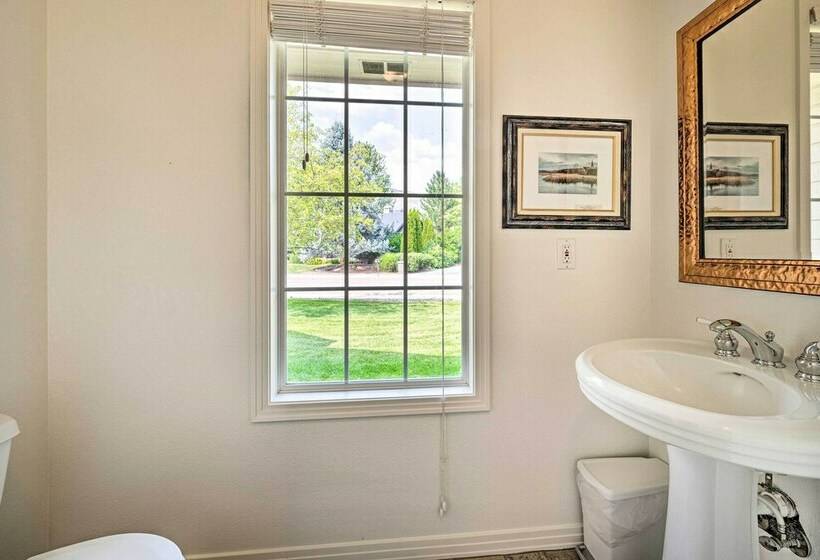 Luxe Boise Home W/ Patio: Golf, Hike, Explore