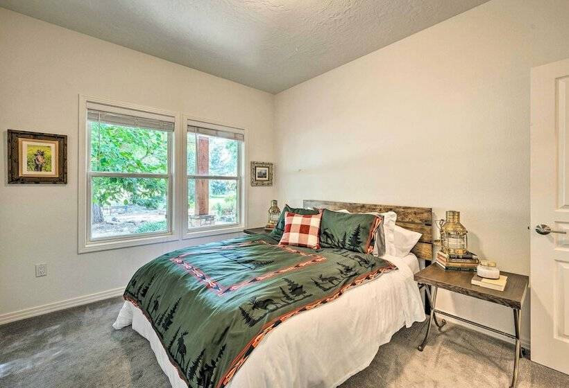 Luxe Boise Home W/ Patio: Golf, Hike, Explore