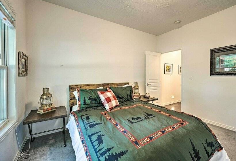 Luxe Boise Home W/ Patio: Golf, Hike, Explore