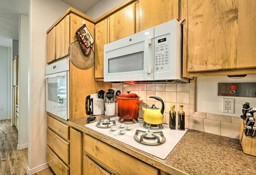 Luxe Boise Home W/ Patio: Golf, Hike, Explore