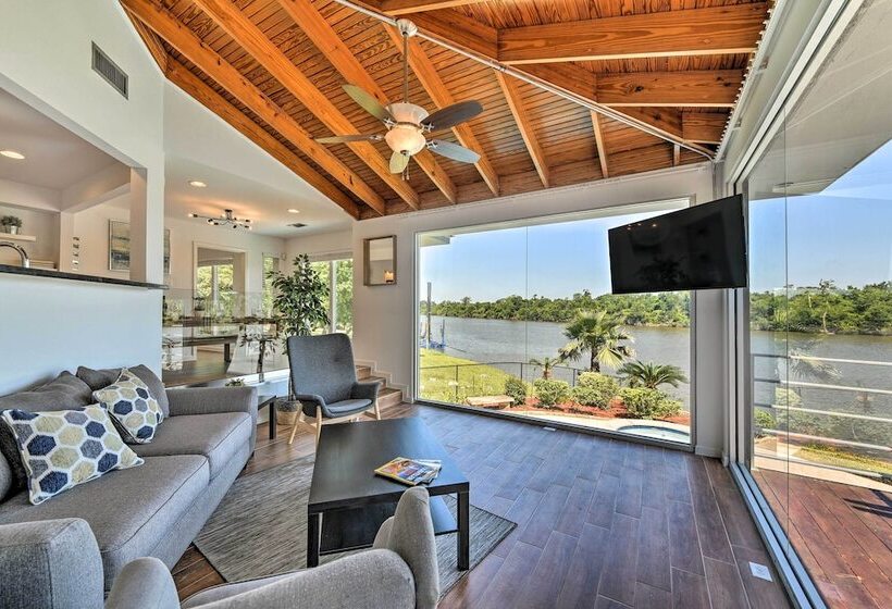 Luxe Houston Home On Riverfront W/ Pool & Hot Tub!