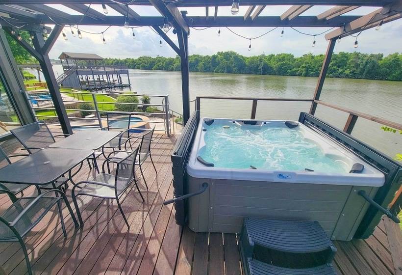 Luxe Houston Home On Riverfront W/ Pool & Hot Tub!