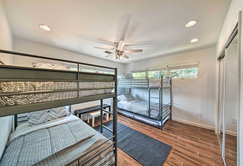 Luxe Houston Home On Riverfront W/ Pool & Hot Tub!