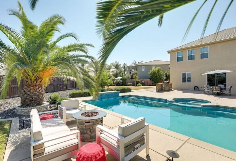 Luxe Roseville Home W/ Pool & Hot Tub!