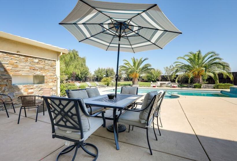 Luxe Roseville Home W/ Pool & Hot Tub!