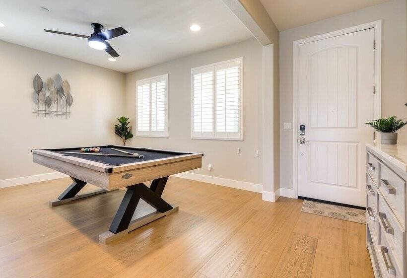 Luxe Roseville Home W/ Pool & Hot Tub!