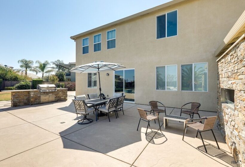 Luxe Roseville Home W/ Pool & Hot Tub!