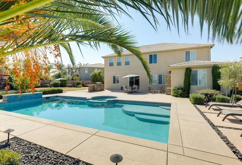 Luxe Roseville Home W/ Pool & Hot Tub!