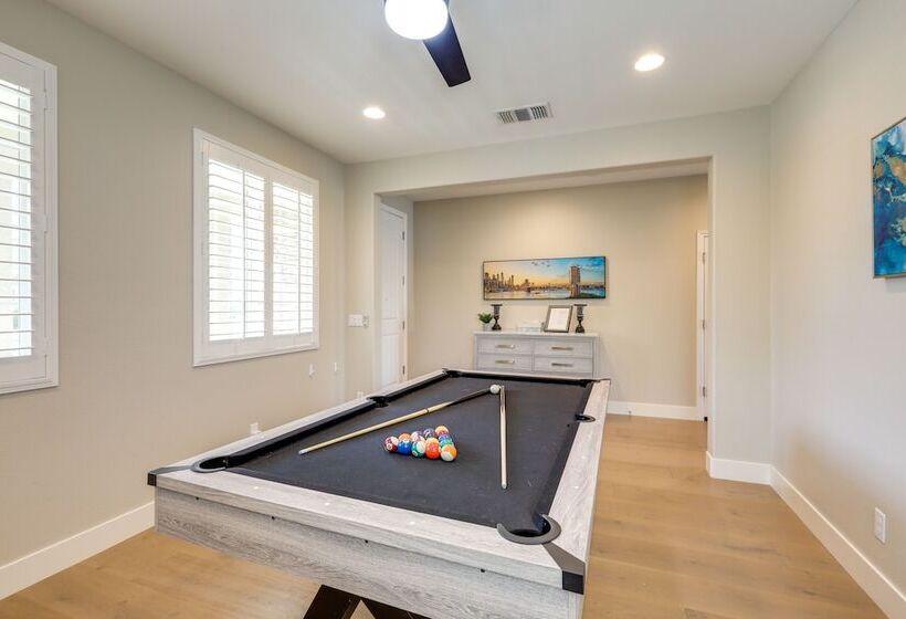 Luxe Roseville Home W/ Pool & Hot Tub!