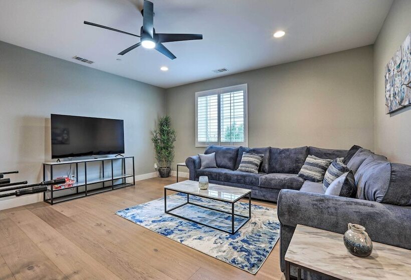 Luxe Roseville Home W/ Pool & Hot Tub!