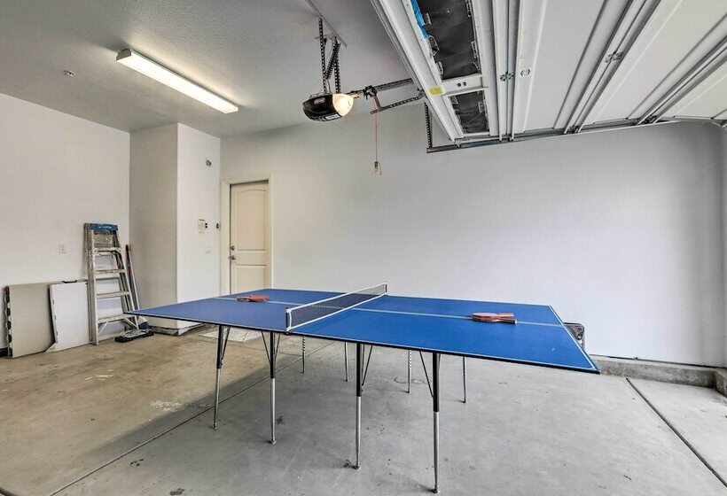 Luxe Roseville Home W/ Pool & Hot Tub!