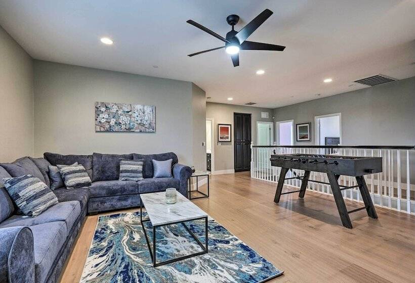 Luxe Roseville Home W/ Pool & Hot Tub!