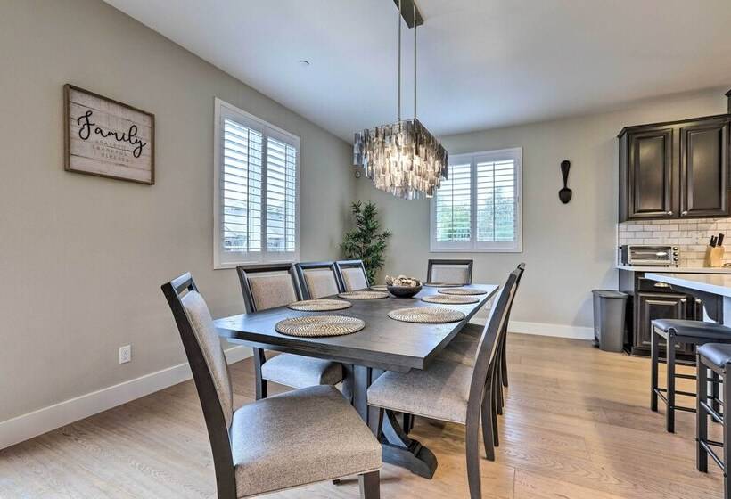 Luxe Roseville Home W/ Pool & Hot Tub!