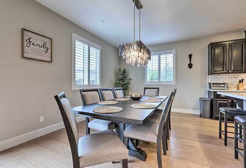 Luxe Roseville Home W/ Pool & Hot Tub!