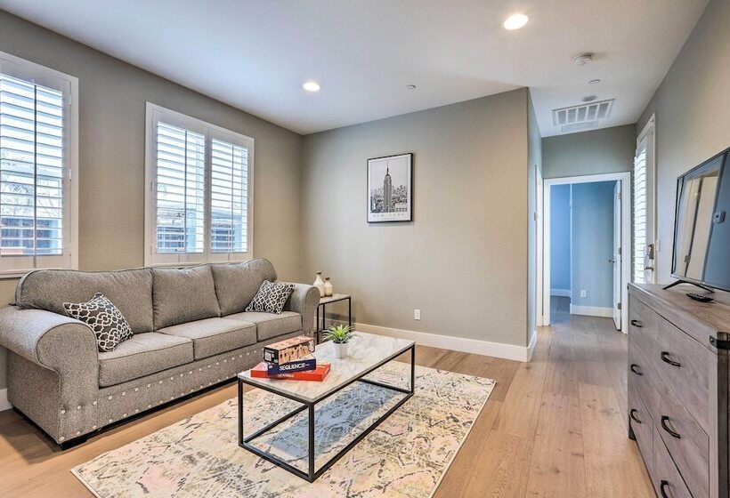 Luxe Roseville Home W/ Pool & Hot Tub!