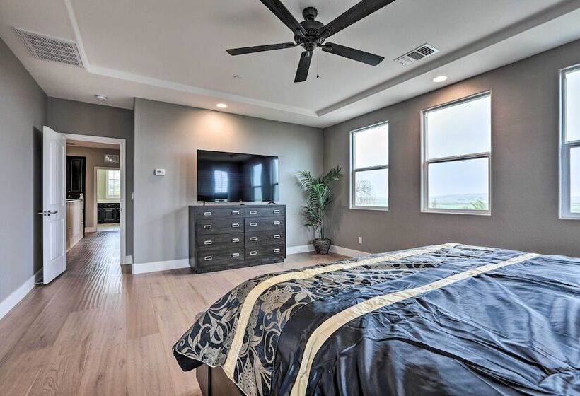 Luxe Roseville Home W/ Pool & Hot Tub!