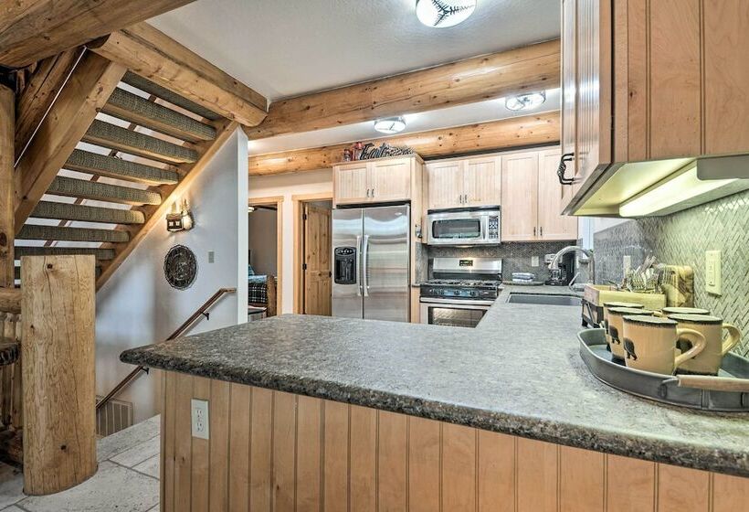 2 Mi To Dtwn: Arnold Cabin W/ Fire Pit & Deck!