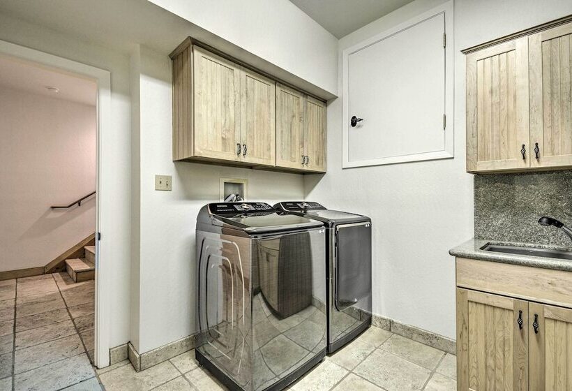 2 Mi To Dtwn: Arnold Cabin W/ Fire Pit & Deck!