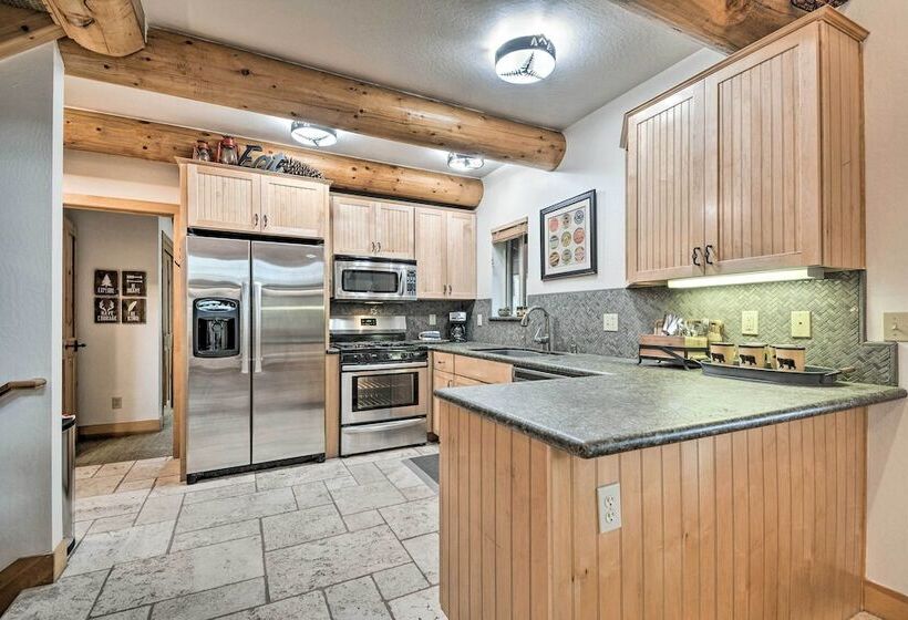 2 Mi To Dtwn: Arnold Cabin W/ Fire Pit & Deck!