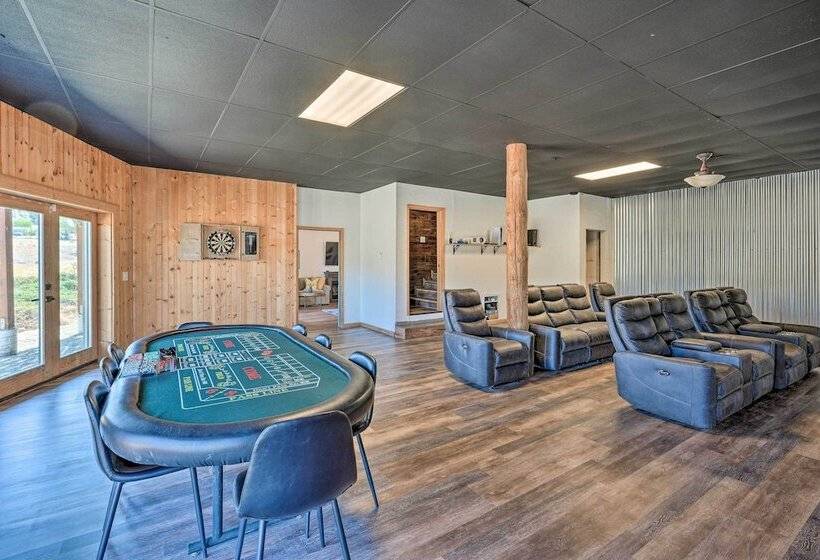 Theater + Scenic Views: Valley Springs Cabin!