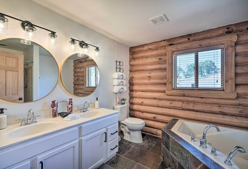 Theater + Scenic Views: Valley Springs Cabin!