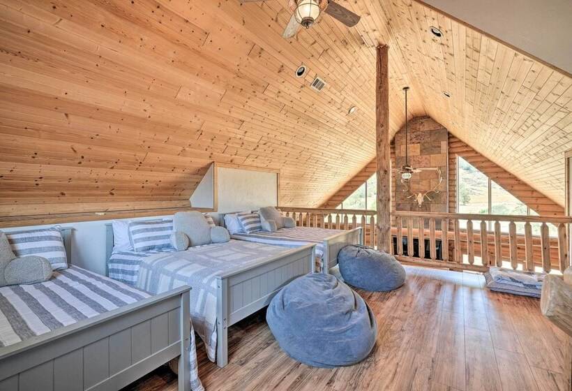 Theater + Scenic Views: Valley Springs Cabin!