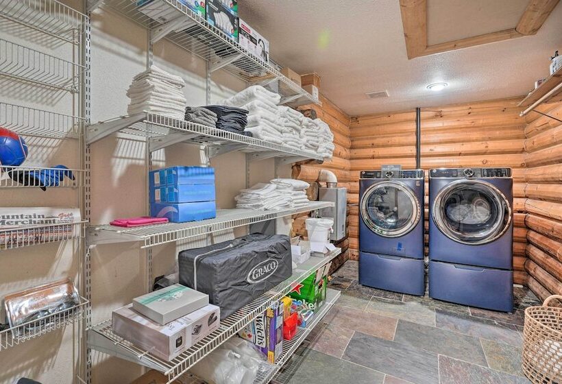 Theater + Scenic Views: Valley Springs Cabin!